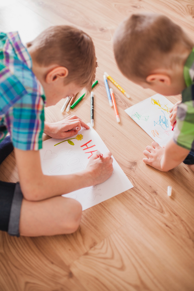 Cartolina: um material versátil para projetos criativos e educativos